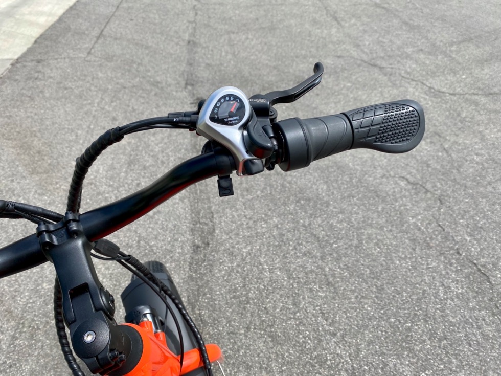 Half Twist Throttle on e-bike handlebar